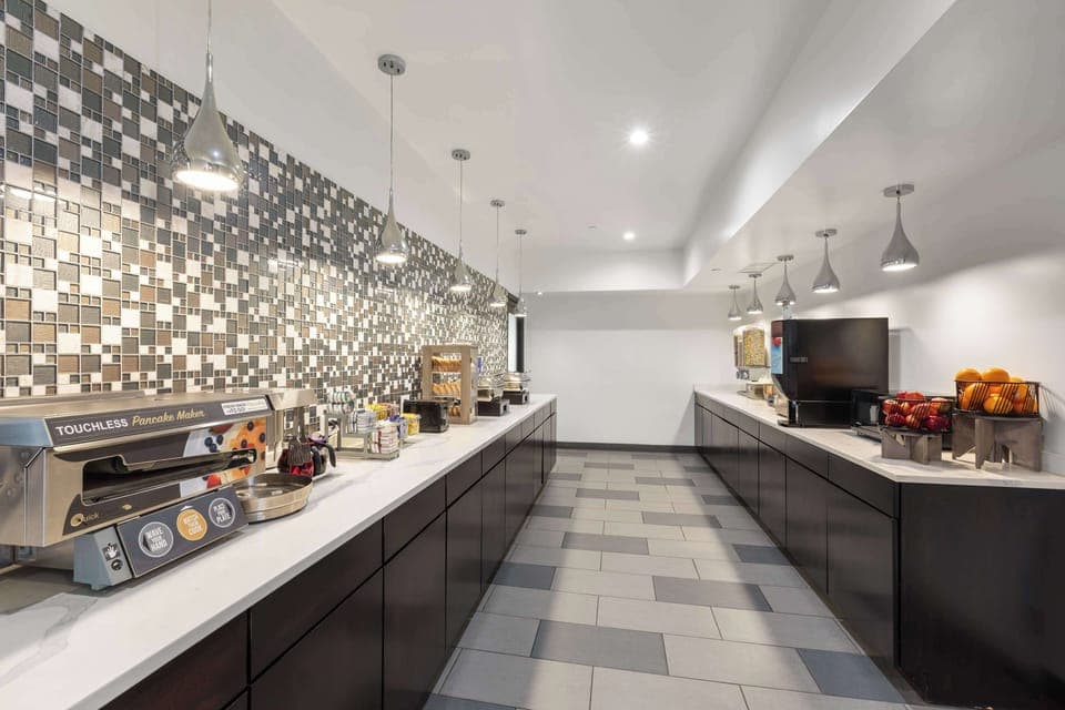 Free daily continental breakfast