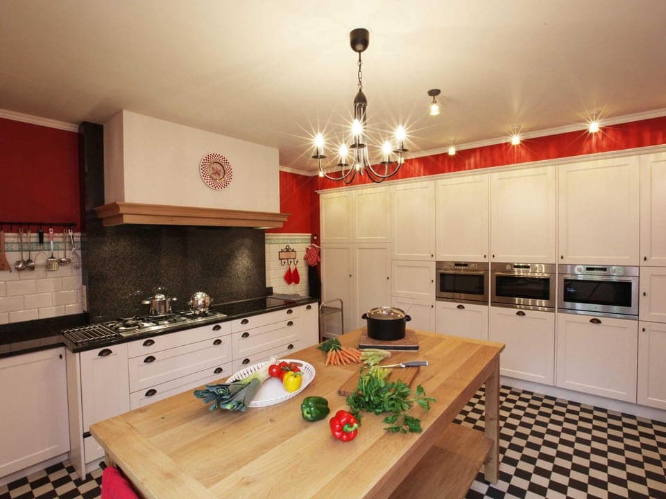 House | Private kitchen | Microwave, coffee/tea maker, highchair