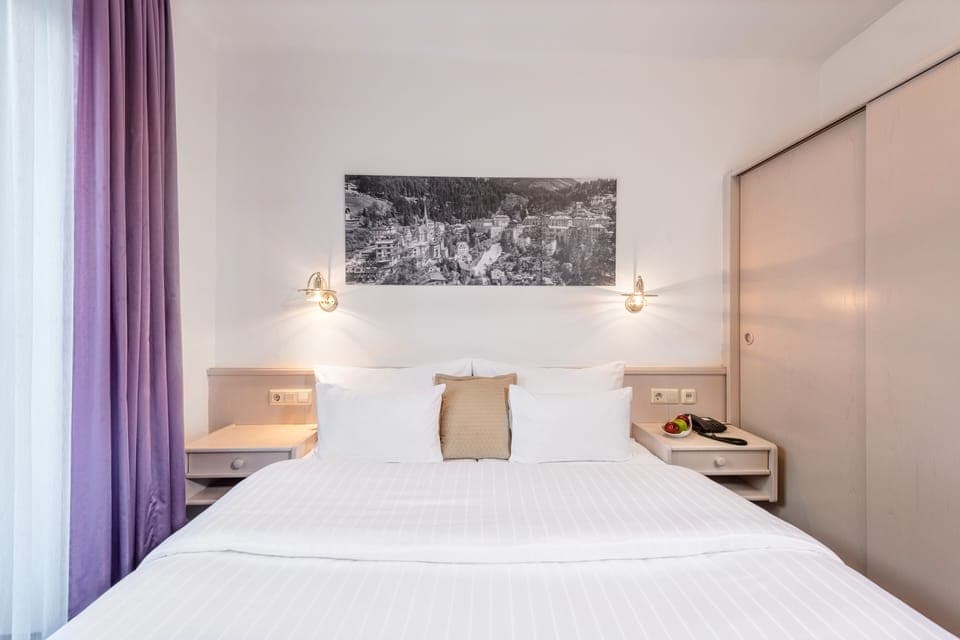 Double Room | Hypo-allergenic bedding, down comforters, desk, blackout drapes