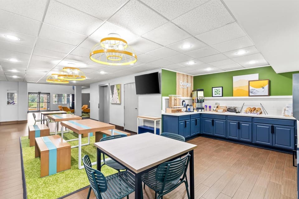 Free daily continental breakfast