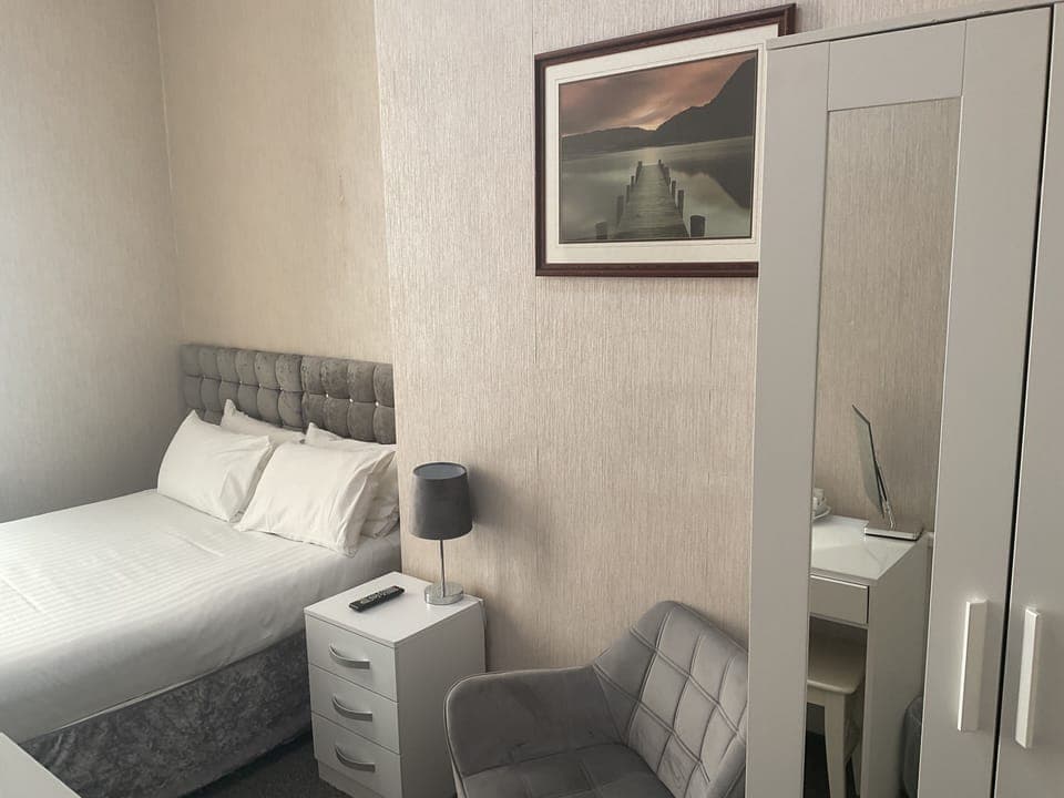 Individually furnished, iron/ironing board, free WiFi, bed sheets