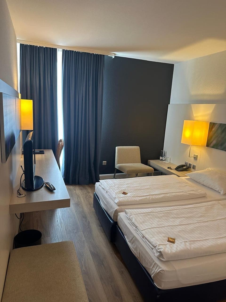 Hypo-allergenic bedding, iron/ironing board, free WiFi, bed sheets