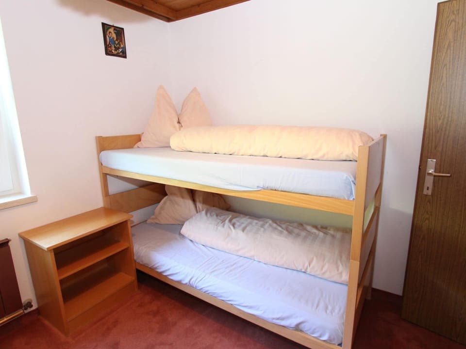 House | 7 bedrooms, bed sheets