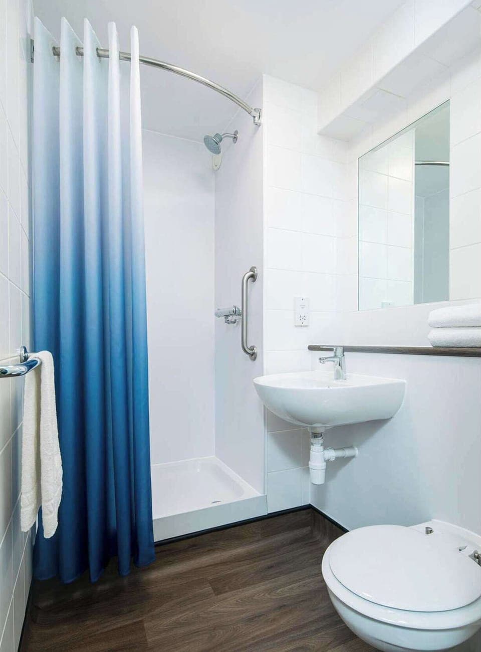 Shower, free toiletries