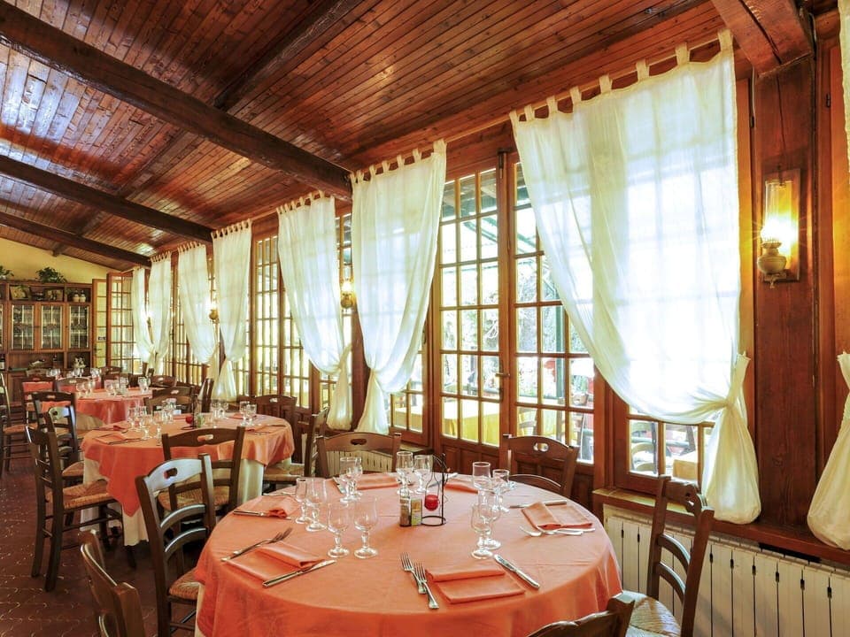 Table, Furniture, Property, Chair, Window, Lighting, Interior Design, Wood, Tablecloth, Decoration