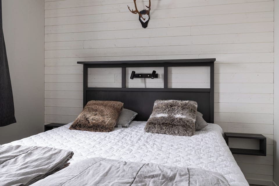 Superior Cabin, 2 Bedrooms (6 Beds) | Blackout drapes, iron/ironing board, free WiFi