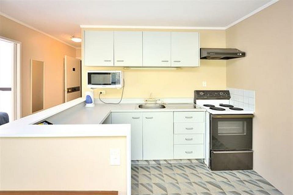 Family Suite | Private kitchenette | Fridge, coffee/tea maker