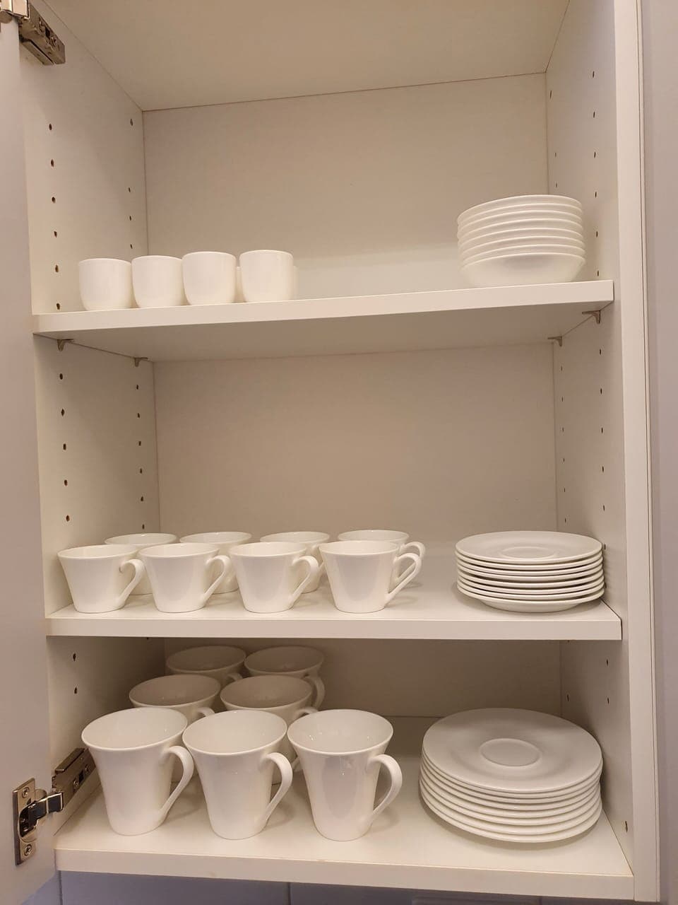 Business Apartment | Private kitchenette | Full-size fridge, microwave, oven, stovetop