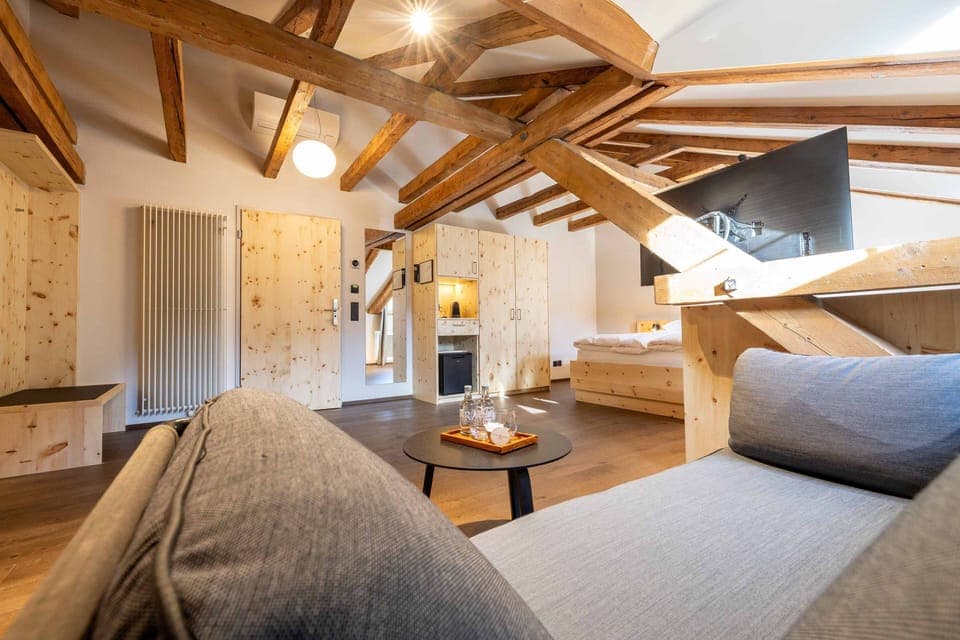 Palantschin Double Room Superior (Air conditioning) | Living area | TV