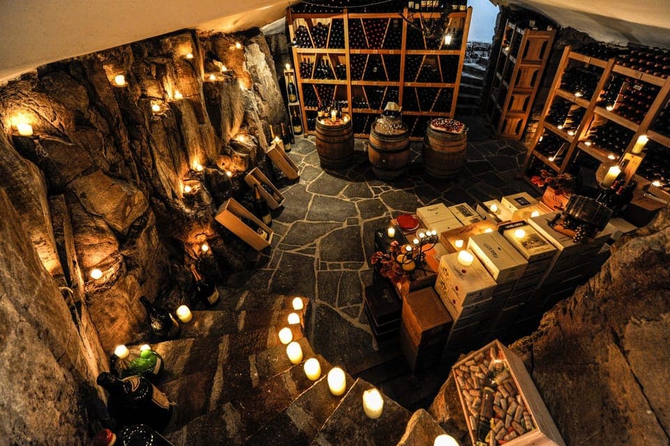 Breakfast, lunch, dinner served; garden views