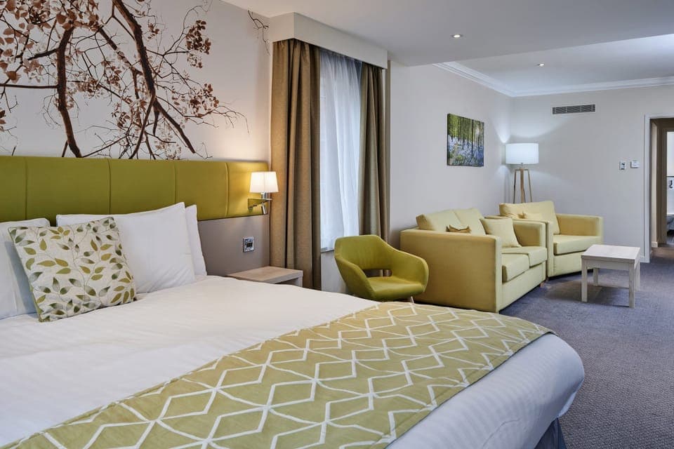 Suite, 1 King Bed | In-room safe, desk, laptop workspace, soundproofing