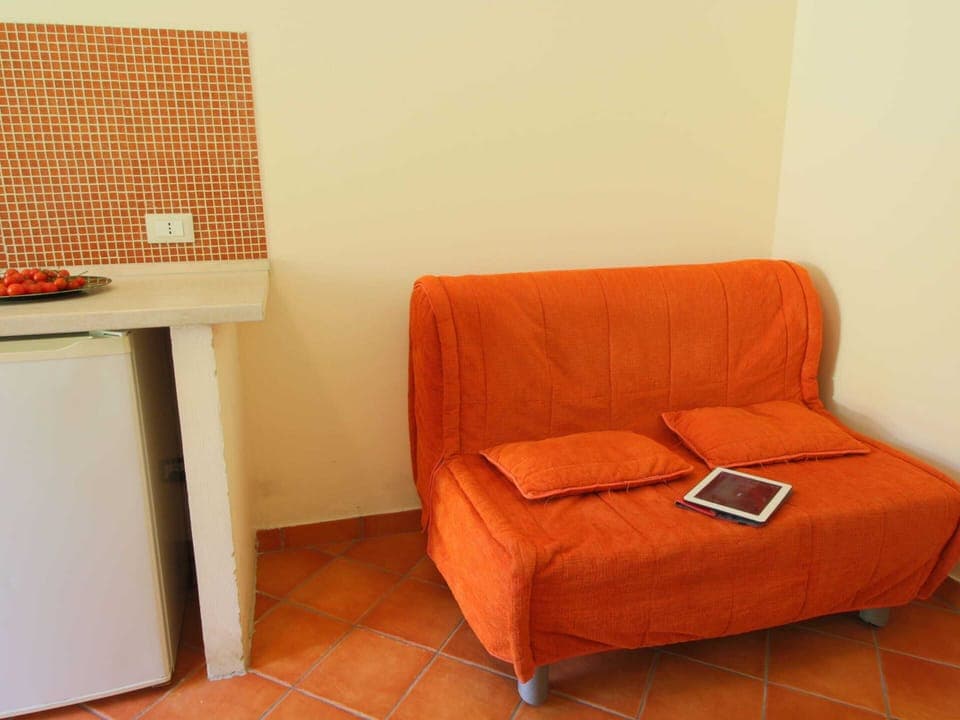 House | 1 bedroom, individually furnished, bed sheets