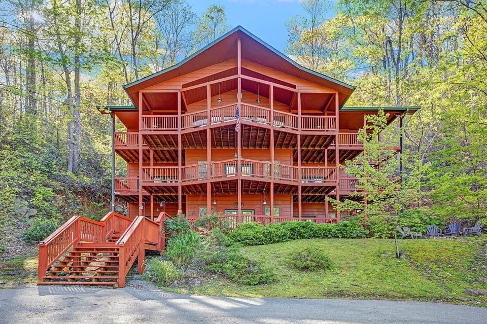 3 story cabin with 3 levels of balconies
