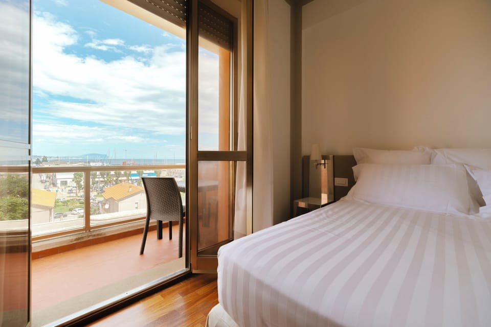 Superior Room, 1 Double Bed | Minibar, in-room safe, desk, laptop workspace