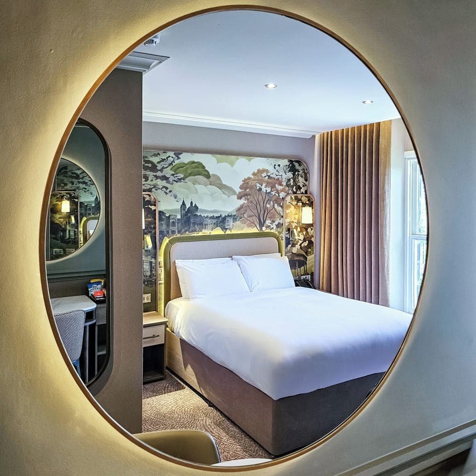 Deluxe Room, 1 King Bed, Non Smoking | Premium bedding, desk, laptop workspace, blackout drapes