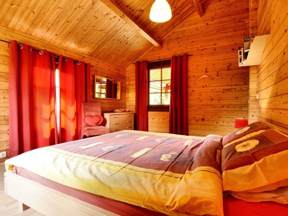 Chalet | 5 bedrooms, individually furnished, bed sheets