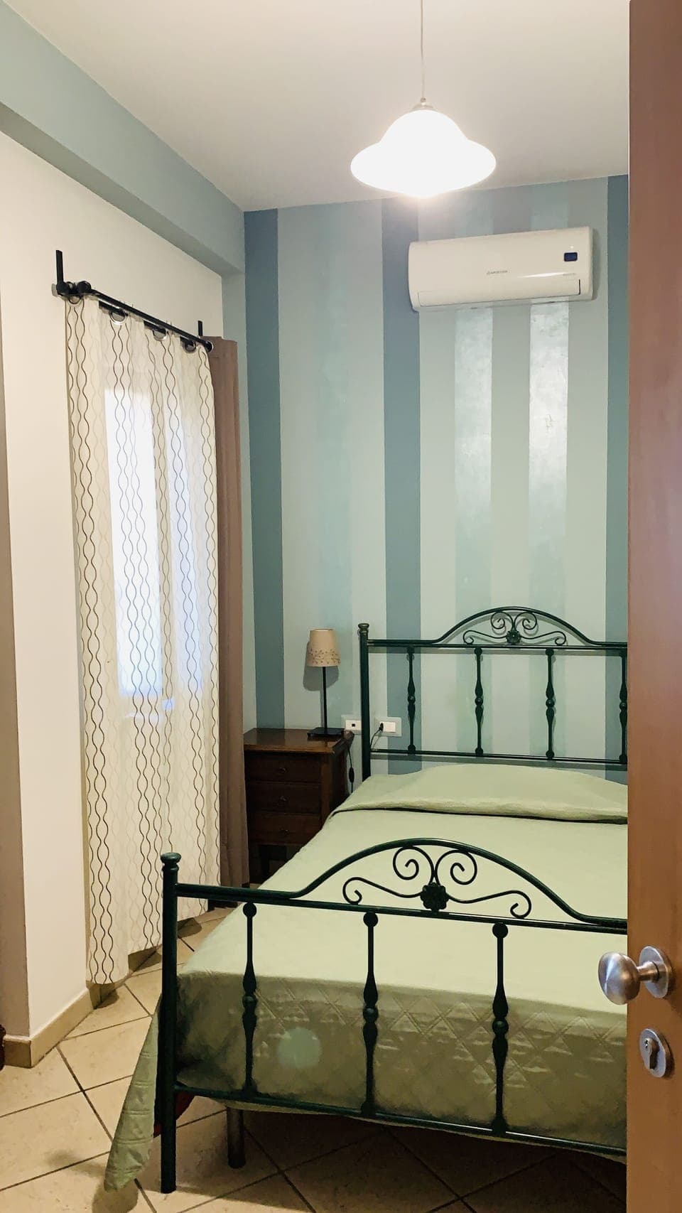 Single Room | Desk, blackout drapes, iron/ironing board, cribs/infant beds