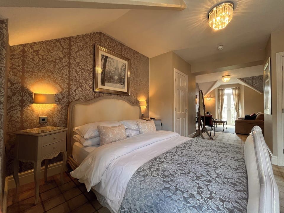 Suite, Balcony (Cat Bells) | 1 bedroom, premium bedding, pillowtop beds, in-room safe