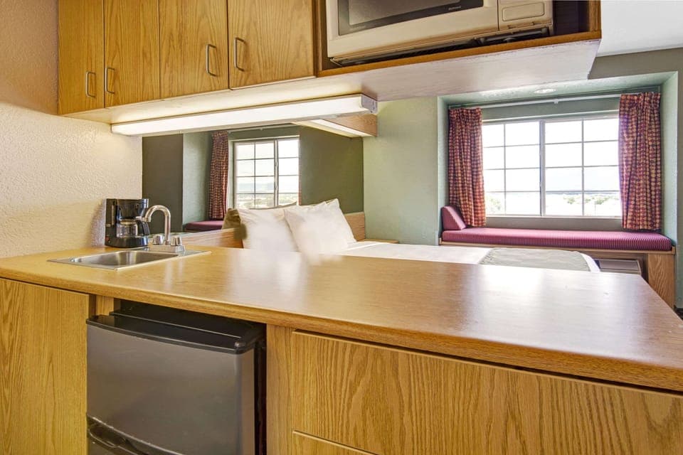 Deluxe Studio Suite, 2 Queen Beds, Non Smoking | Room amenity