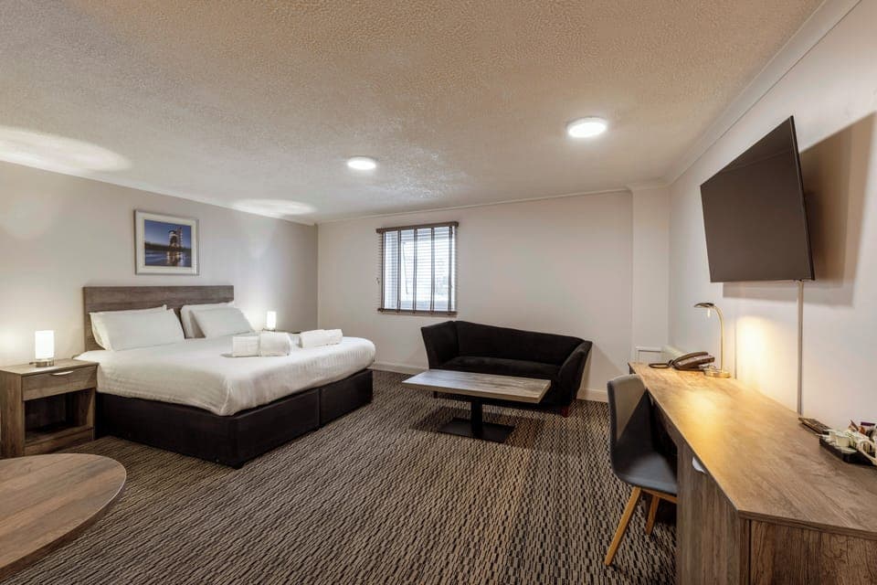 Standard Double Room | Hypo-allergenic bedding, in-room safe, desk, iron/ironing board