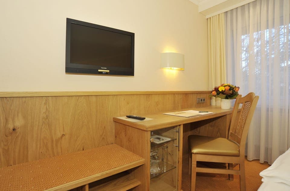 Standard Single Room, 1 Twin Bed | Hypo-allergenic bedding, minibar, in-room safe, desk