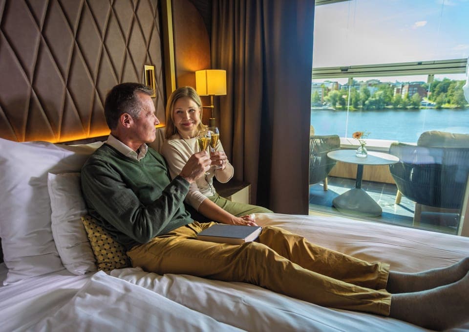 Premium bedding, in-room safe, laptop workspace, blackout drapes
