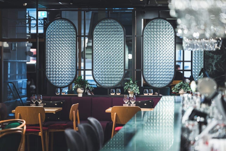 2 restaurants, breakfast, lunch, dinner served; French cuisine