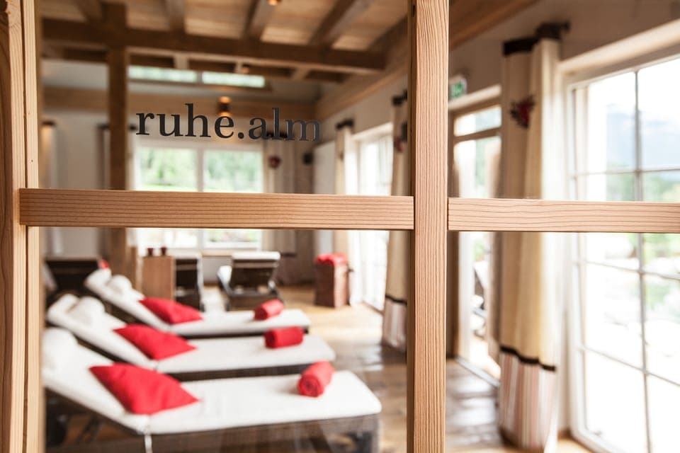 Sauna, steam room, body treatments, aromatherapy, hot stone massages