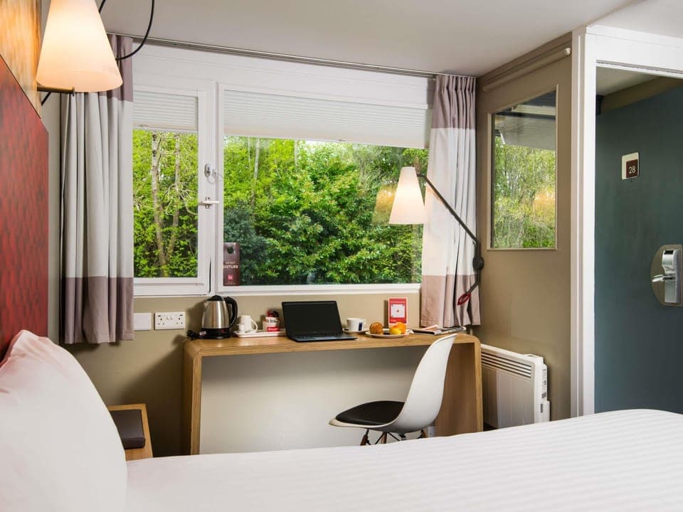 Twin Room, 2 Twin Beds | Desk, free WiFi, bed sheets, alarm clocks