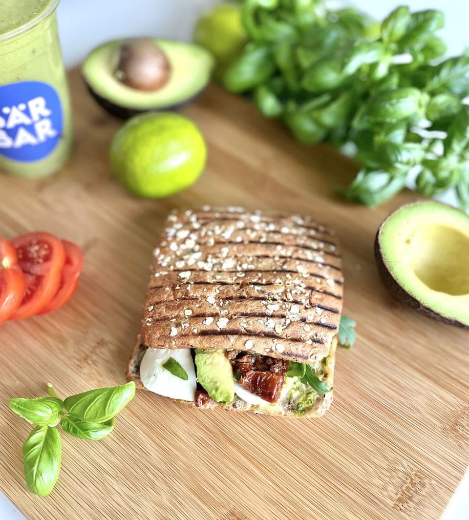 Cooked-to-order breakfast on weekdays (EUR 8 per person)