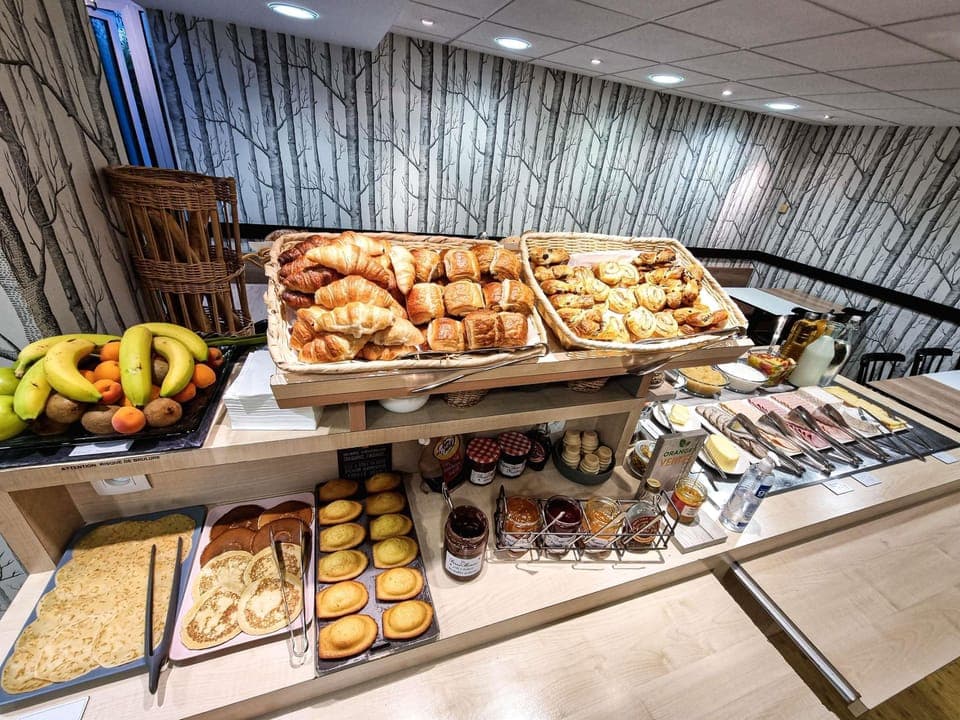 Free daily continental breakfast