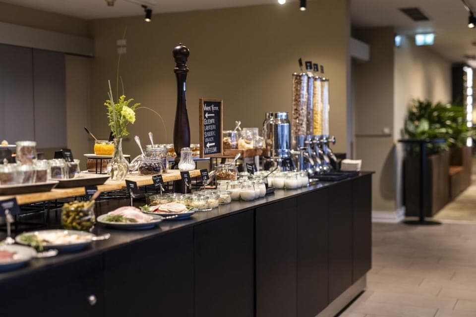 Daily buffet breakfast (DKK 189 per person)