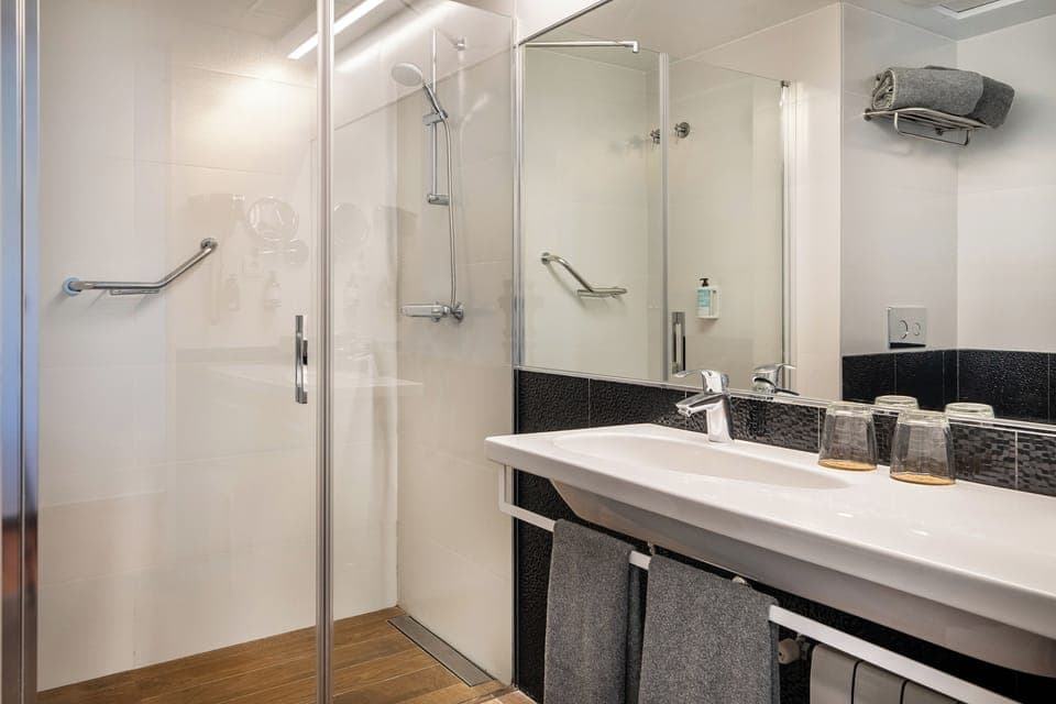 Shower, free toiletries, hair dryer, towels