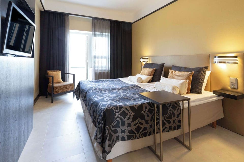 Superior Room, 1 King Bed with Sofa bed (Plus) | Desk, blackout drapes, free WiFi, bed sheets