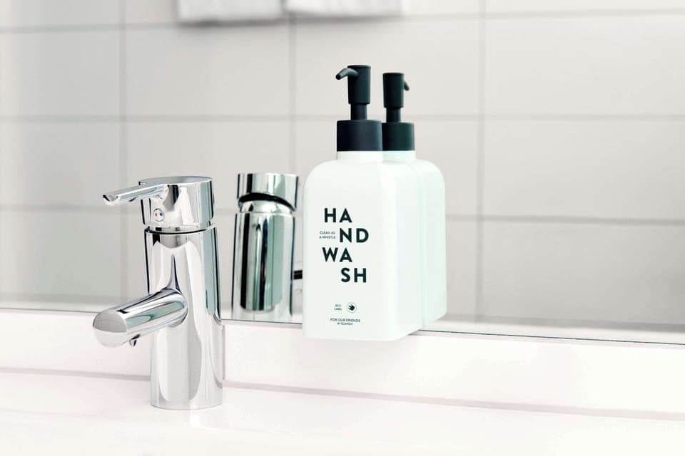 Shower, free toiletries, towels