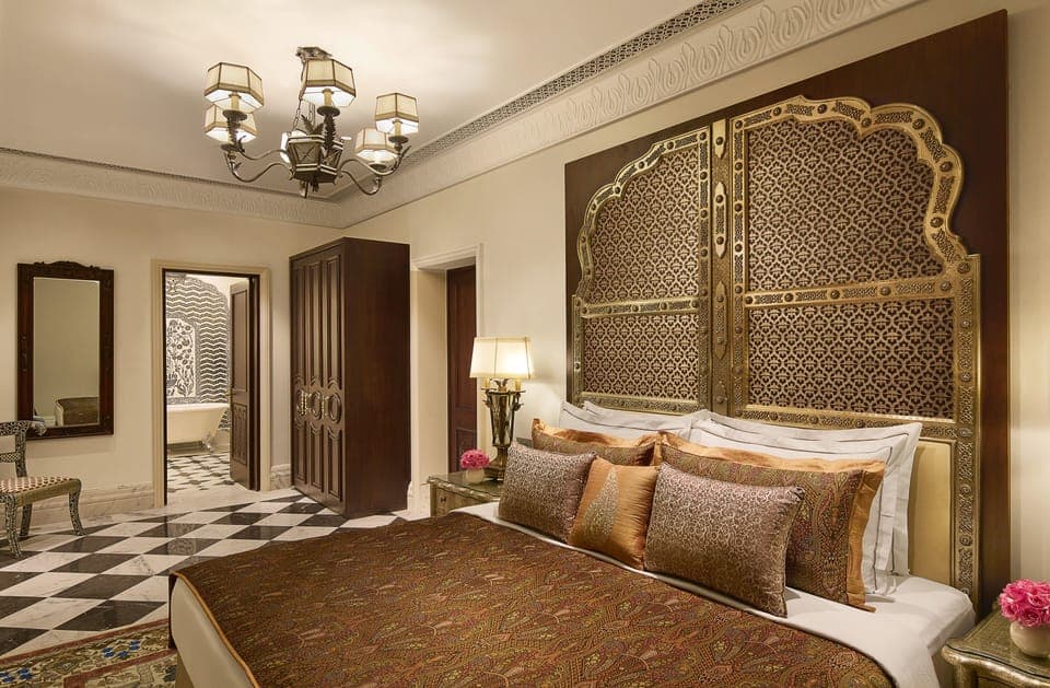 Deluxe Premium Suite 1 Bedroom King Bed | Premium bedding, minibar, in-room safe, desk