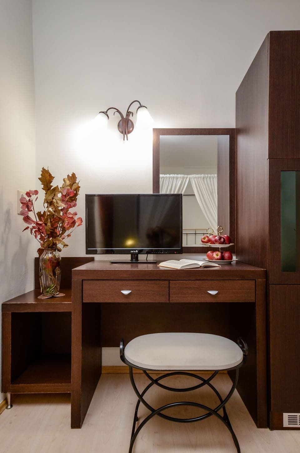 Honeymoon Studio Suite | Hypo-allergenic bedding, pillowtop beds, minibar, in-room safe