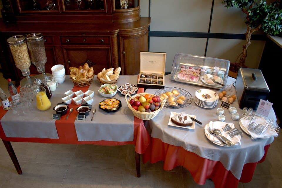 Daily buffet breakfast (EUR 11 per person)