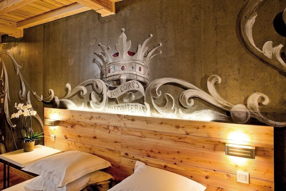 Premium bedding, in-room safe, individually decorated, soundproofing