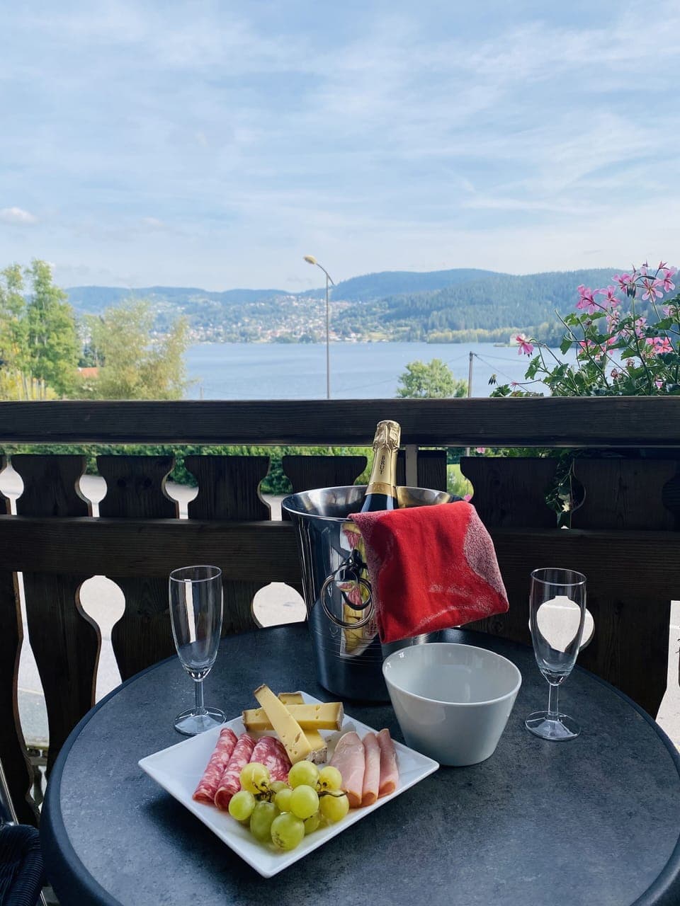 Double Room, Lake View | Desk, soundproofing, iron/ironing board, free cribs/infant beds