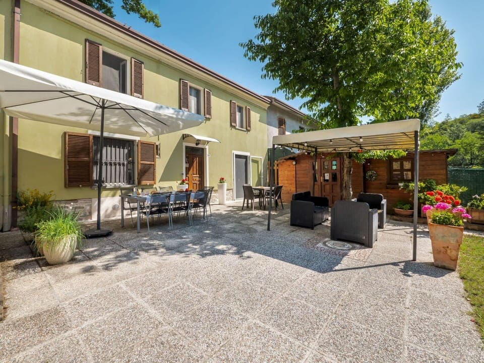 Plant, Building, Sky, Property, Window, Flowerpot, Tree, Road Surface, Shade, House