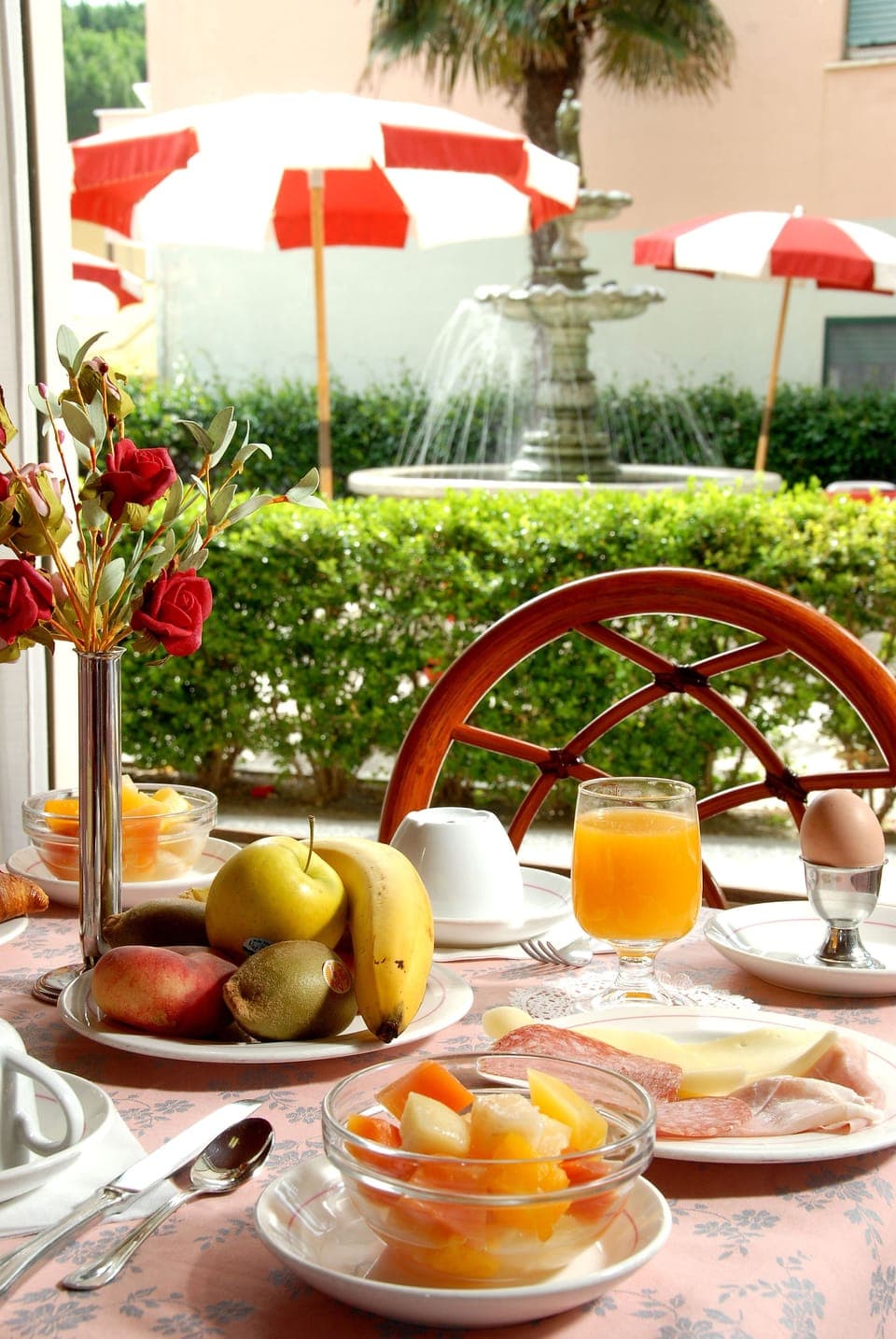 Free daily buffet breakfast