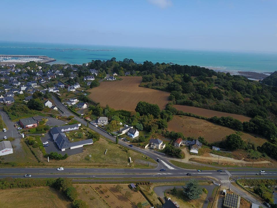 Beach nearby, 2 beach bars