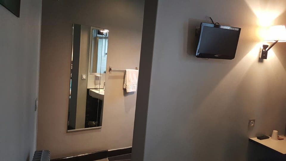 Superior Double Room | Desk, blackout drapes, soundproofing, free WiFi