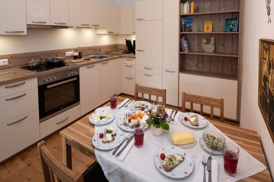 Apartment | Private kitchen | Full-size fridge, oven, dishwasher, coffee/tea maker