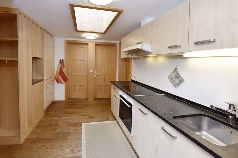 Apartment (Heublume) | Private kitchen | Full-size fridge, microwave, oven, stovetop