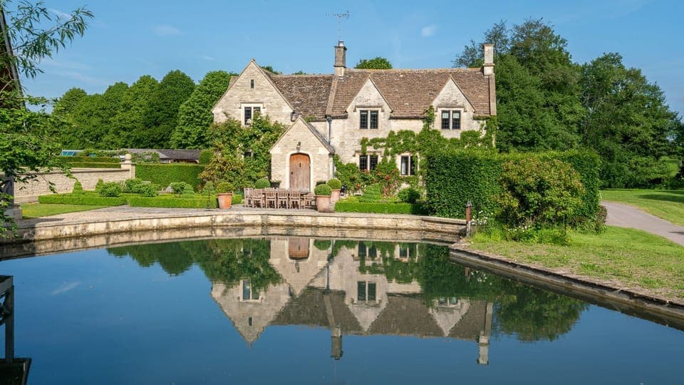 Front view with mill course, Grindstone Mill, Bolthole Retreats