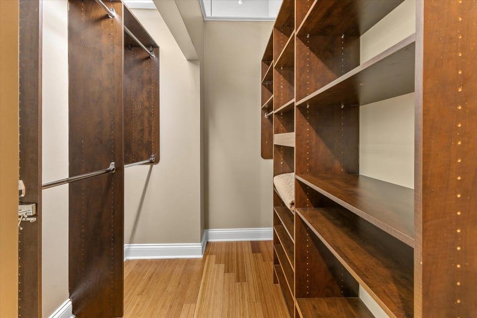 2 Queen closet