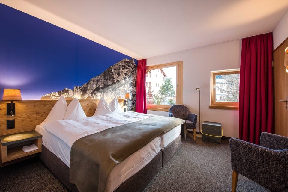 Comfort Double Room | In-room safe, desk, soundproofing, rollaway beds