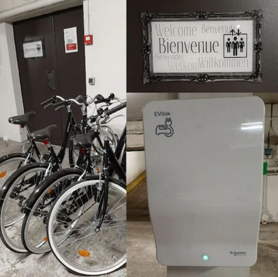 Electric vehicle charging station